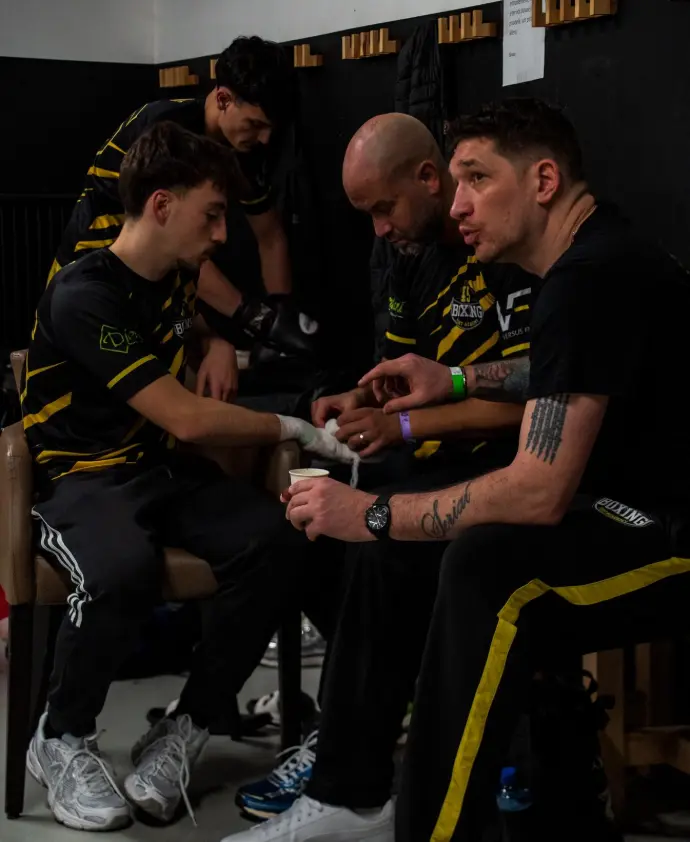 Équipe de compétiteurs de kickboxing invaincus - 45 Boxing Huy